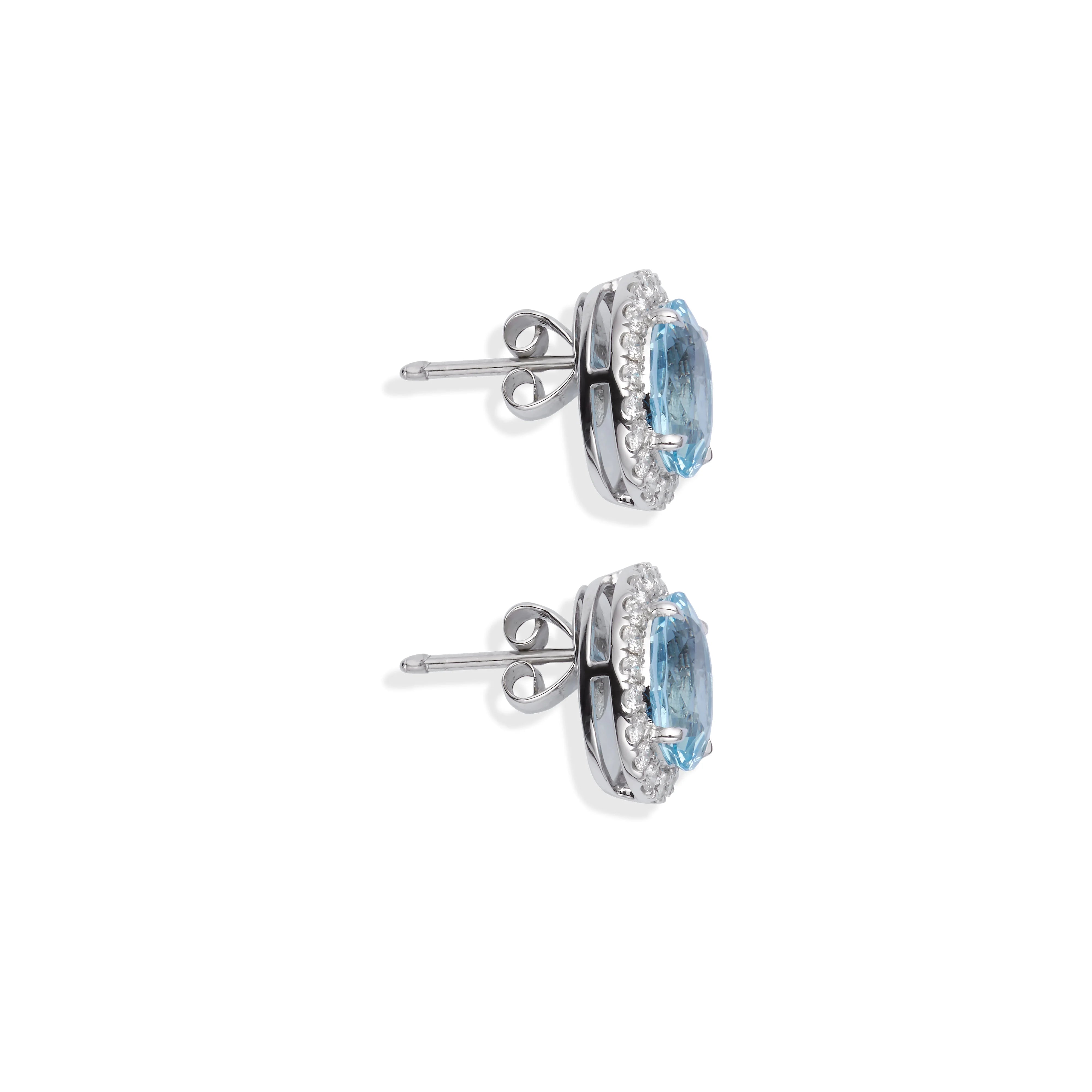 Boucles d'oreilles aigues-marines ovales entourée de diamants